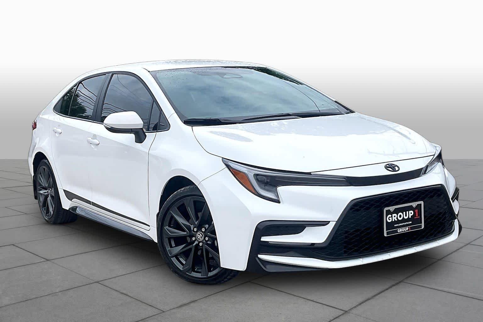 Used 2026 Ice Cap Toyota SE image 3