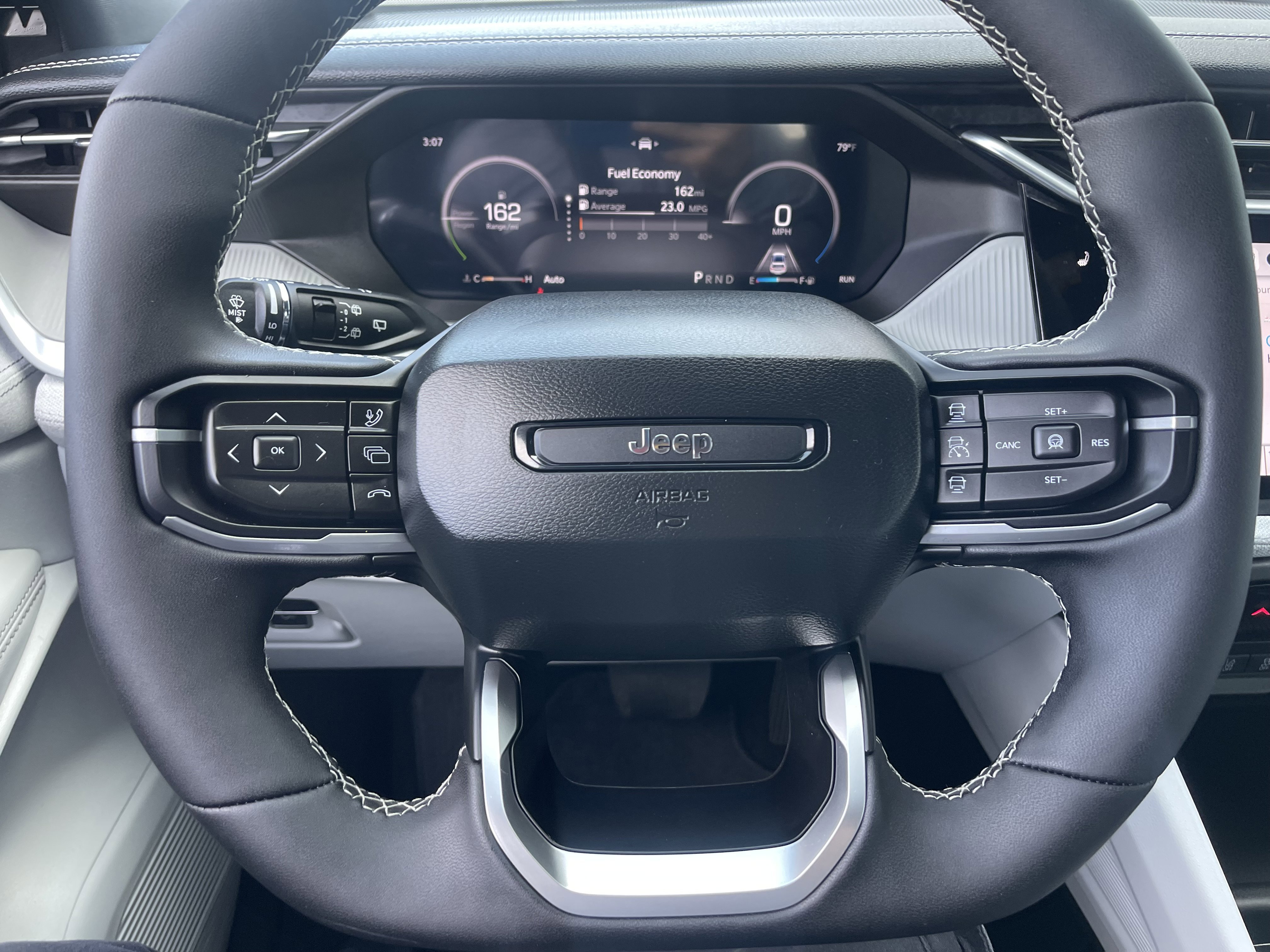 New 2026 Bright White Clear-Coat Exterior Paint Jeep Laredo image 32