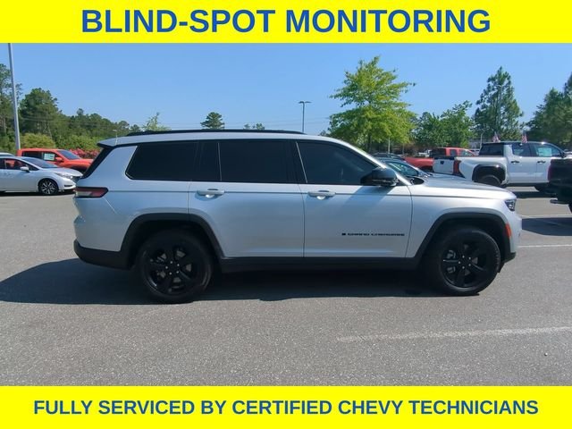 Used 2024 Silver Jeep Altitude X image 4