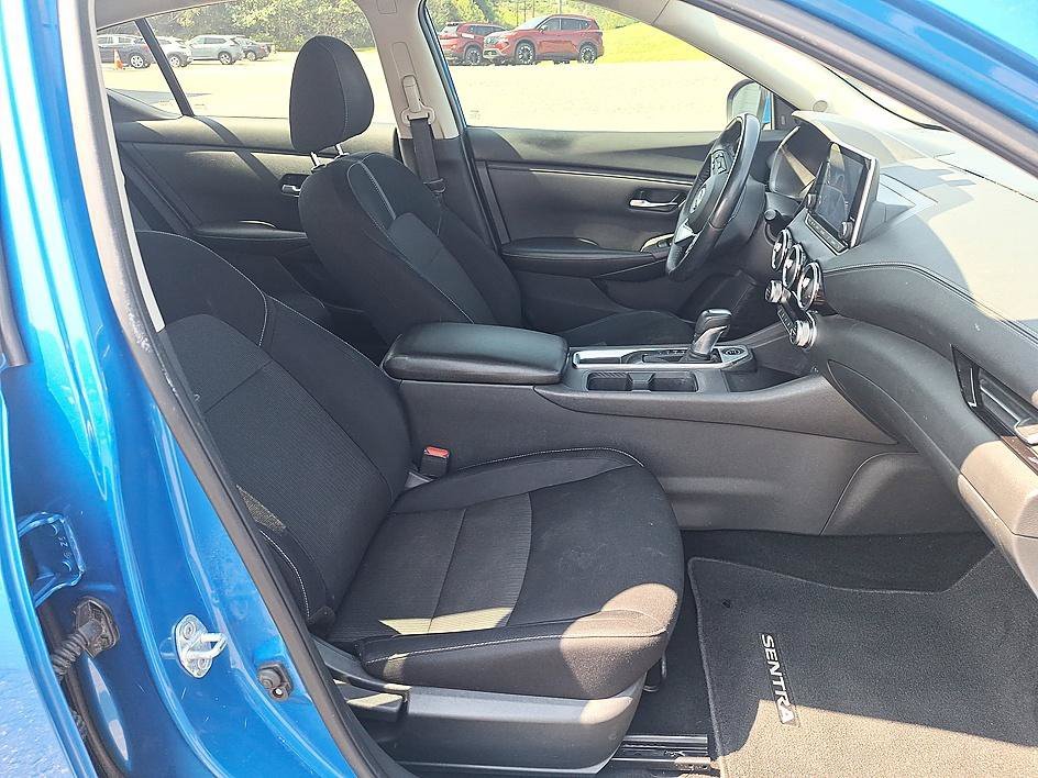 Used 2020 Electric Blue Metallic Nissan SV image 21