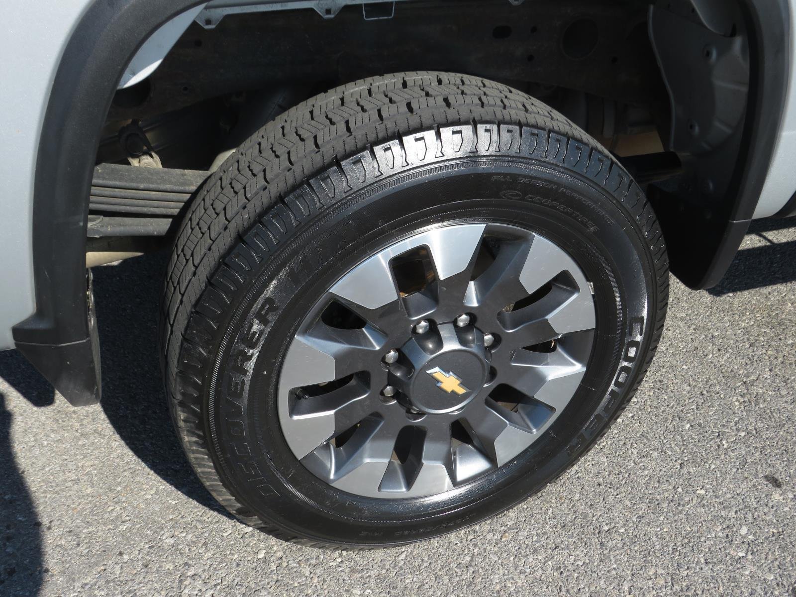 Used 2021 Silver Ice Metallic Chevrolet Custom image 11