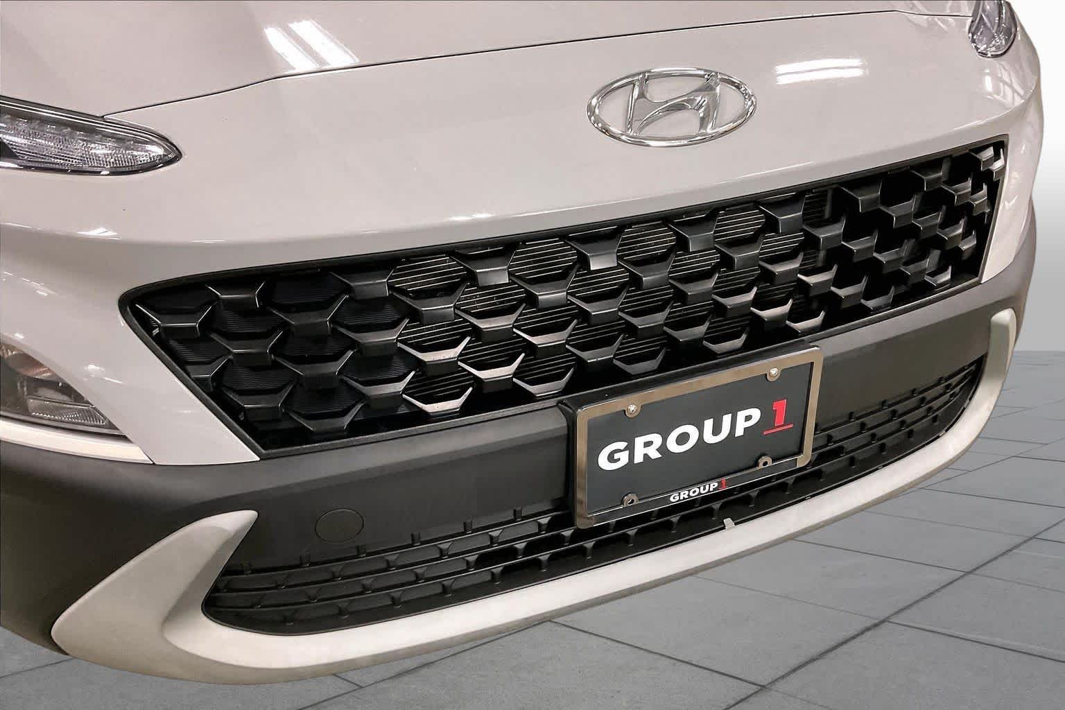 Used 2022 Cyber Silver w/Black Roof Hyundai SEL image 28