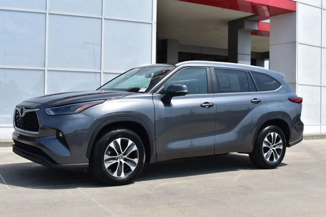 Used 2023 Gray Toyota XLE image 2