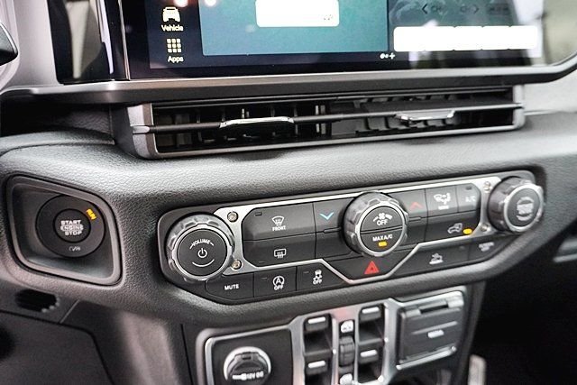 New 2026 Bright White Clear-Coat Exterior Paint Jeep Sport image 32