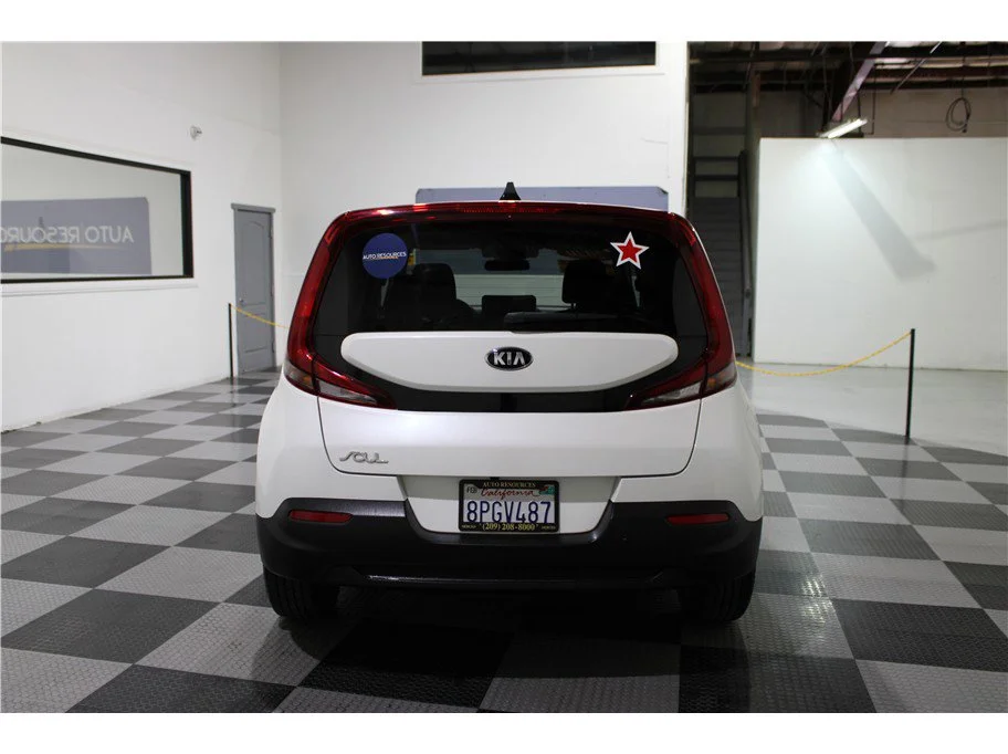 Used 2020 Snow White Pearl Kia LX image 5