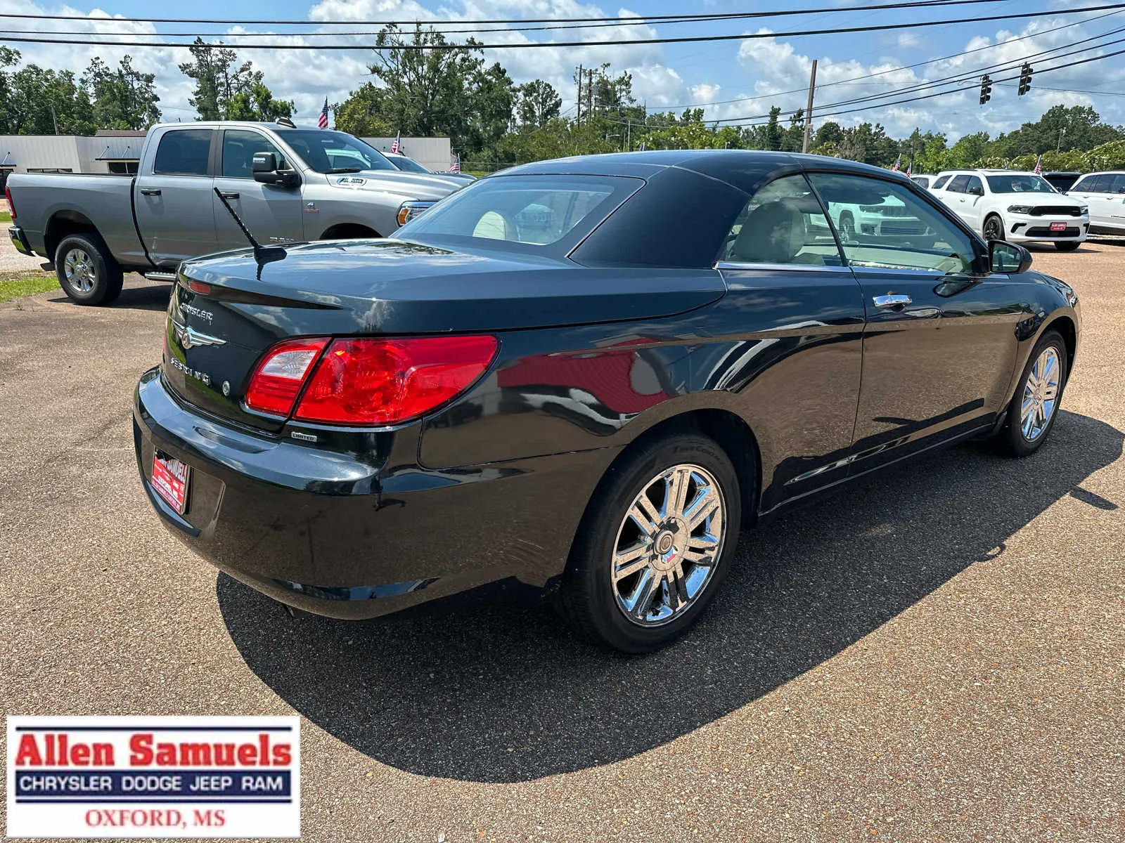 Used 2009 Brilliant Black Pearl Chrysler Limited image 3