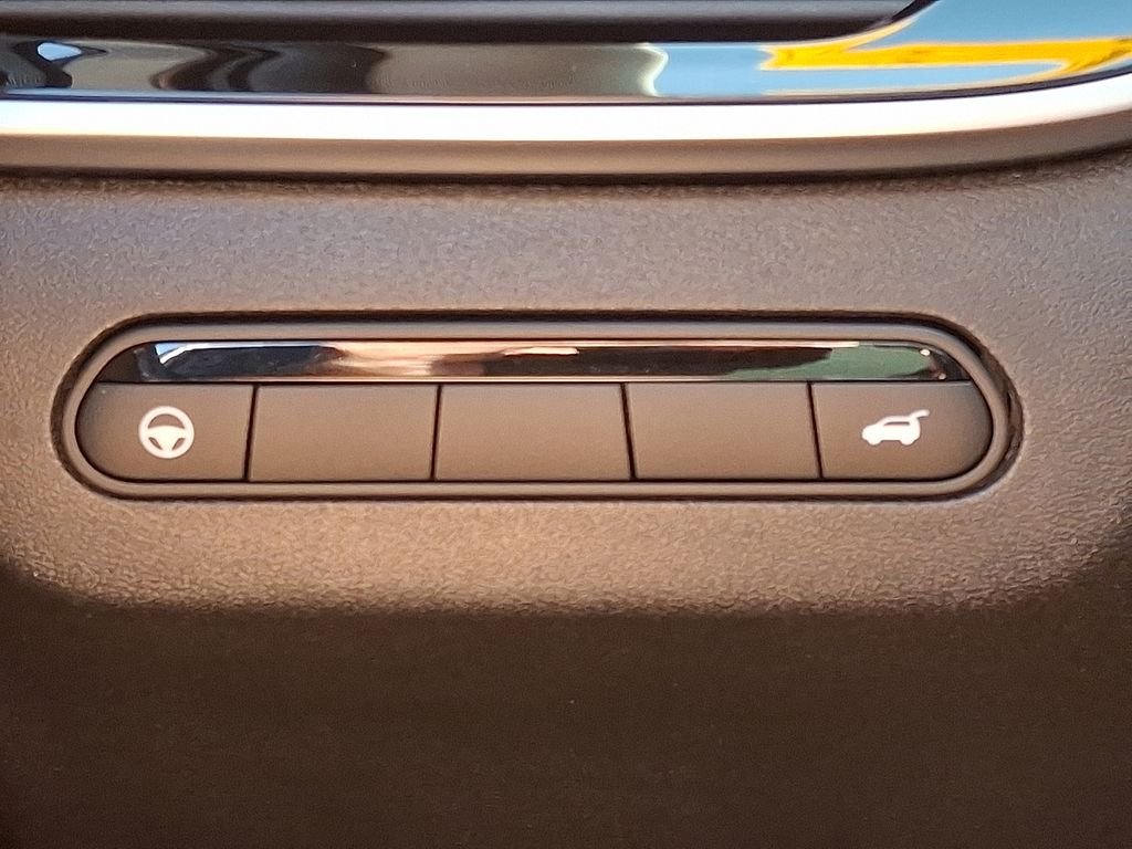 New 2026 GRAPHITE SHADOW INFINITI Luxe AWD image 18