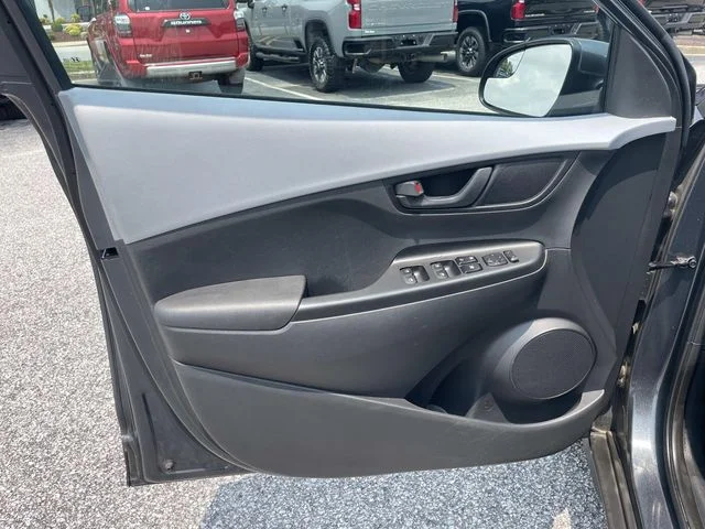 Used 2020 Gray Hyundai SE image 14