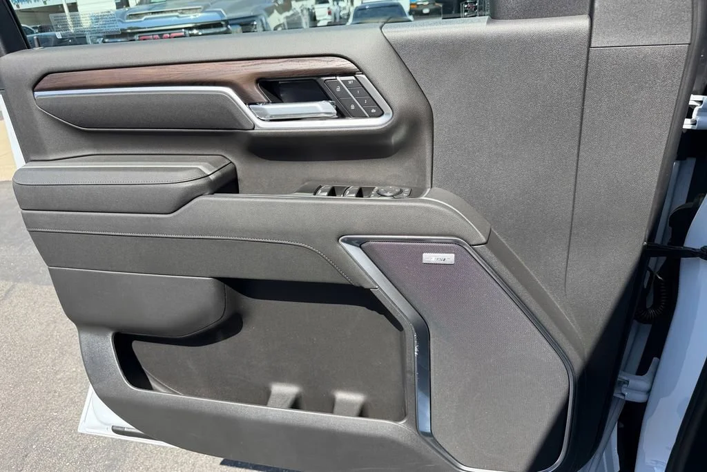 New 2026 Glacier White Tricoat GMC SLT image 18