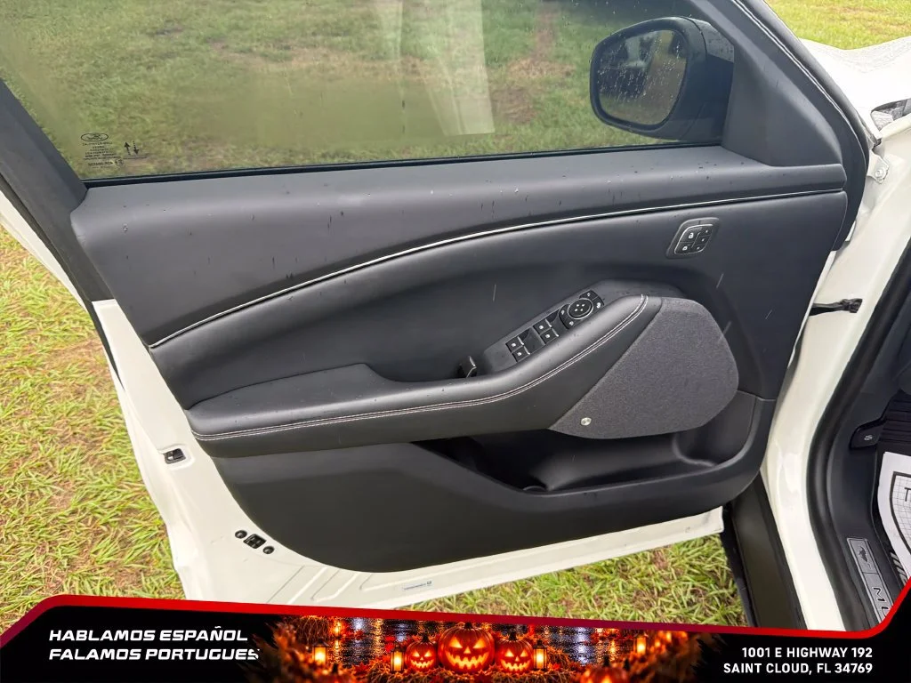 Used 2022  Ford Premium image 12