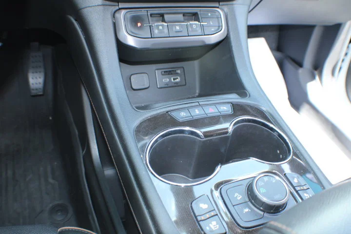 Used 2022 Summit White GMC AT4 image 11