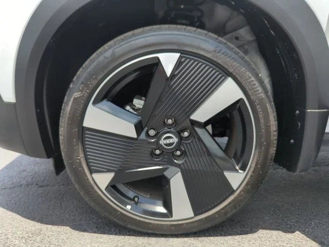 Used 2025 White Nissan SR image 47