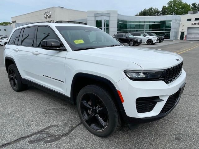 Used 2024 White Jeep Altitude image 3
