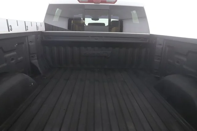 Used 2023 White GMC AT4 image 30