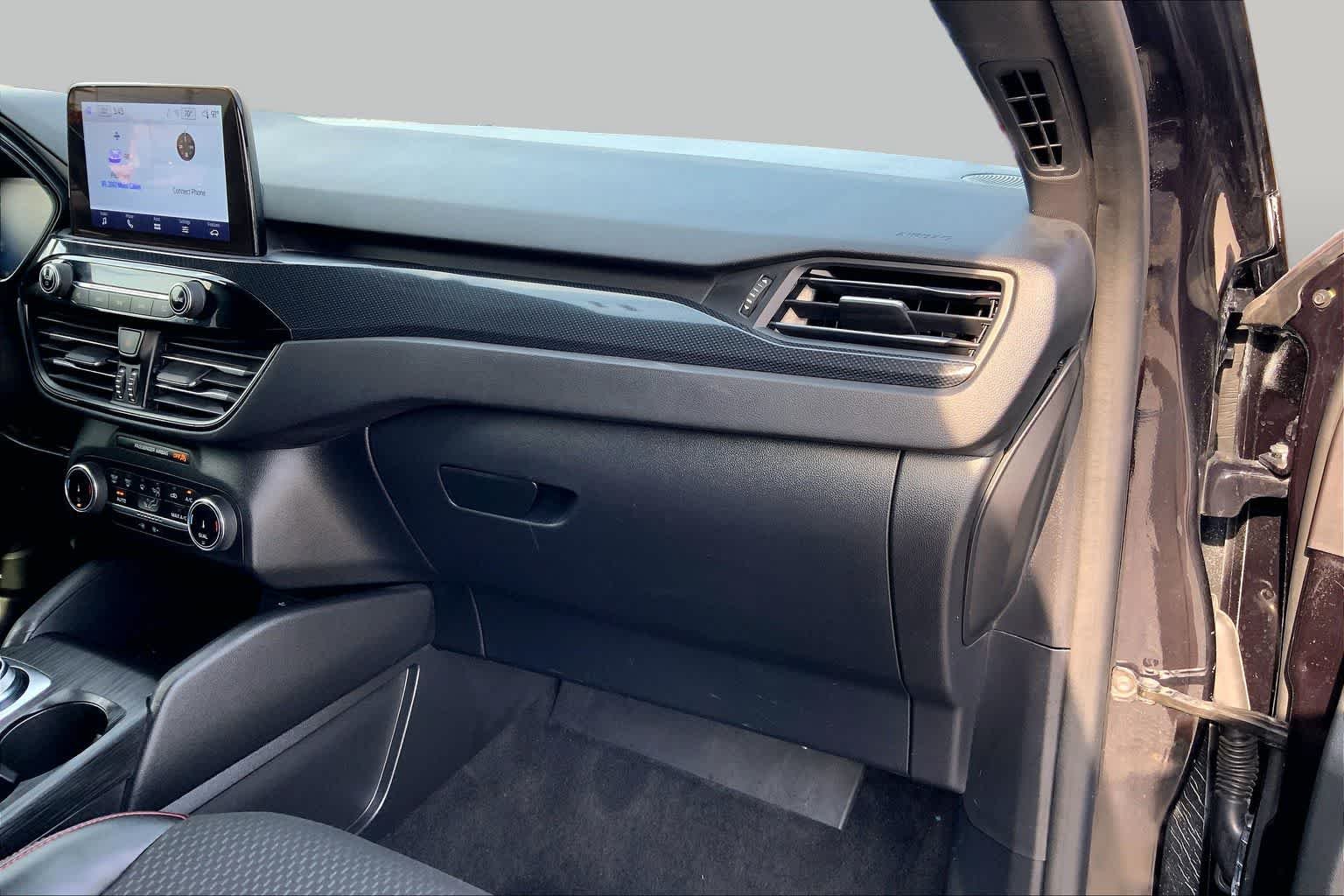 Used 2024 Agate Black Metallic Ford ST-Line image 17