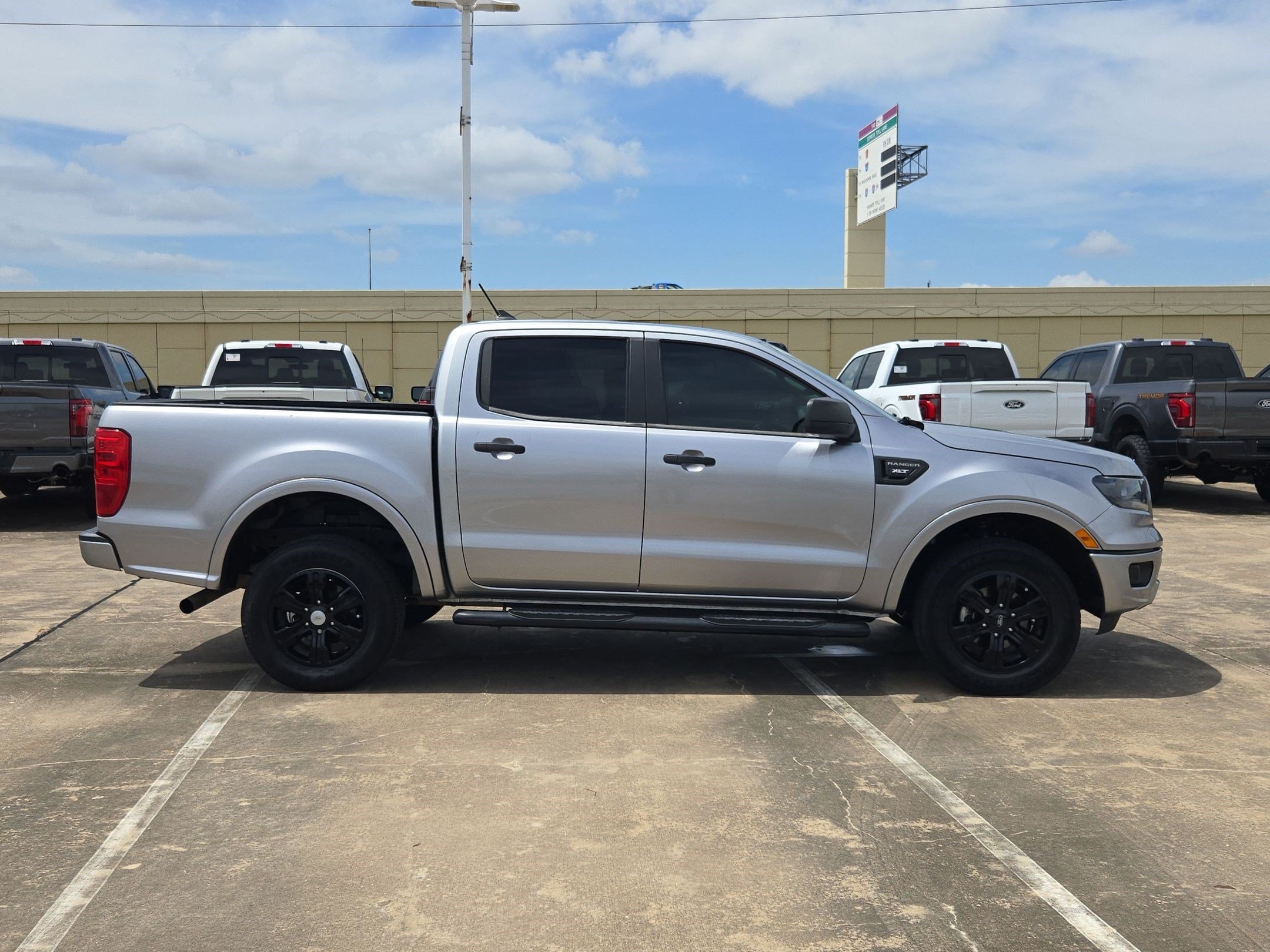 Used 2020 Blue Ford XLT image 2