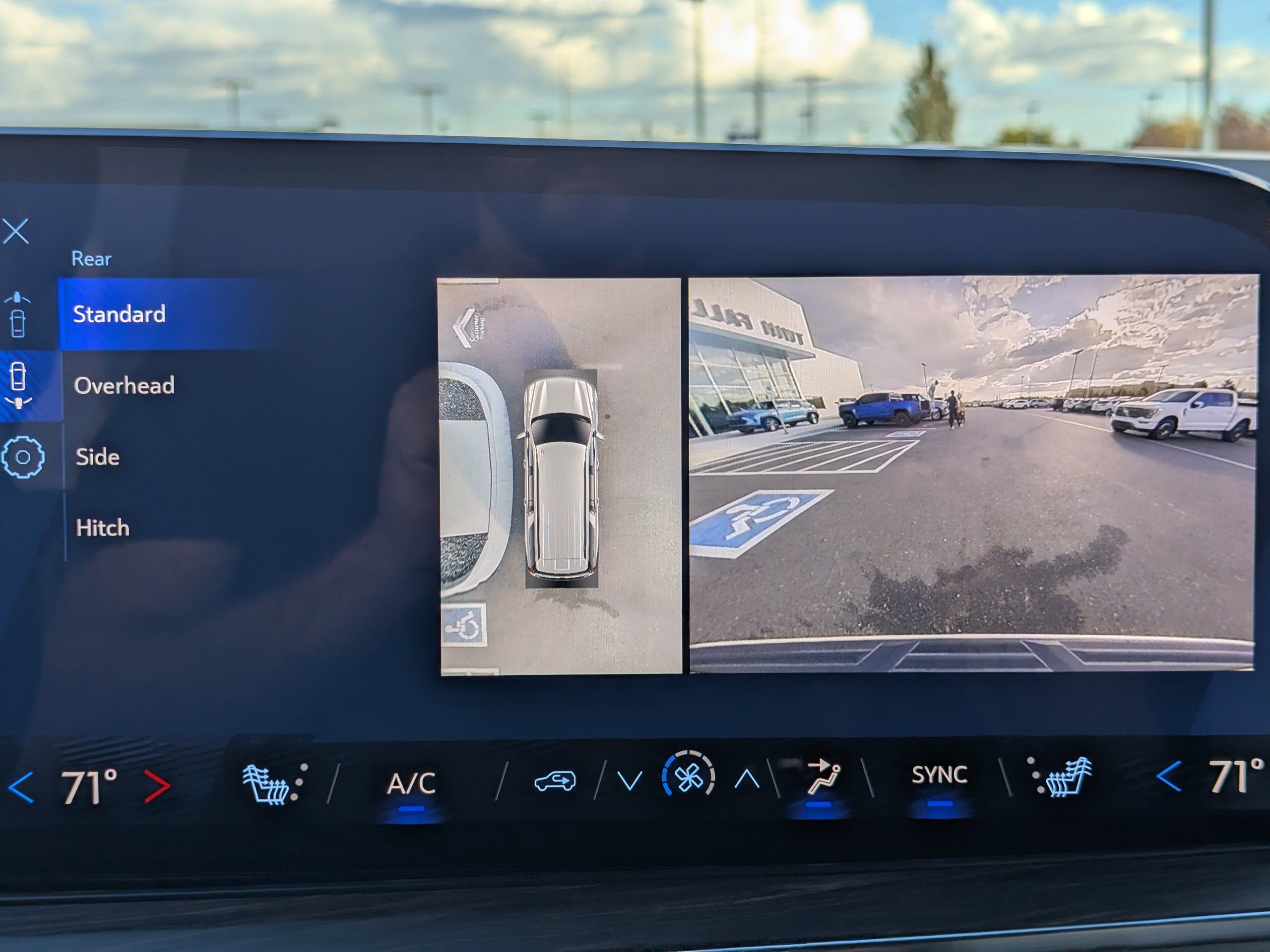 2025 Chevrolet Suburban Z71 - Photo 24