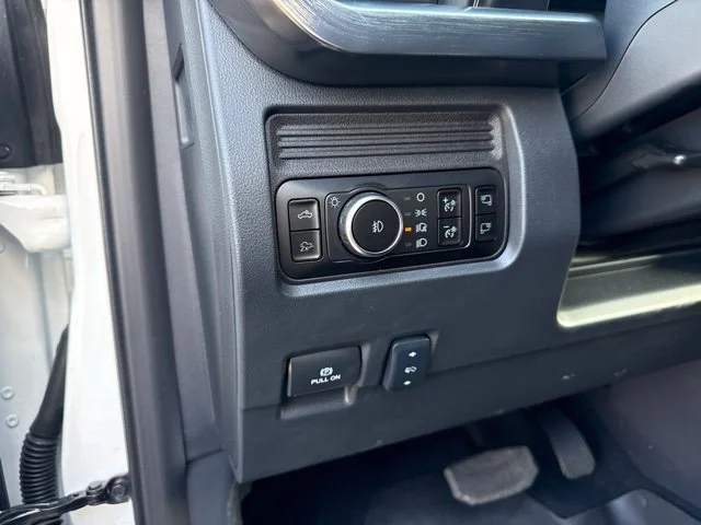 Used 2025 White Ford Lariat image 12