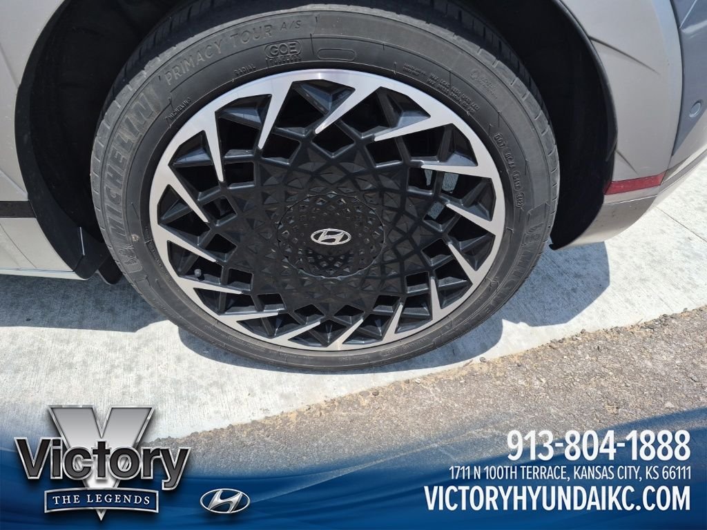 Used 2023 Green Hyundai Limited image 17