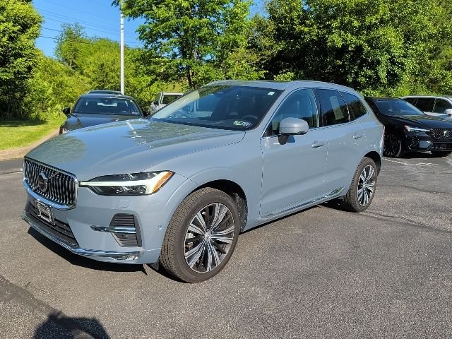 2023 Volvo XC60 B5 Plus Bright Theme AWD's photo