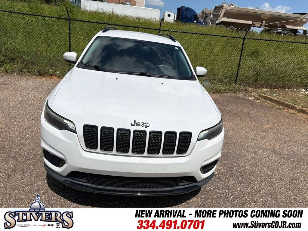 Used 2020 White Jeep Latitude Plus image 2