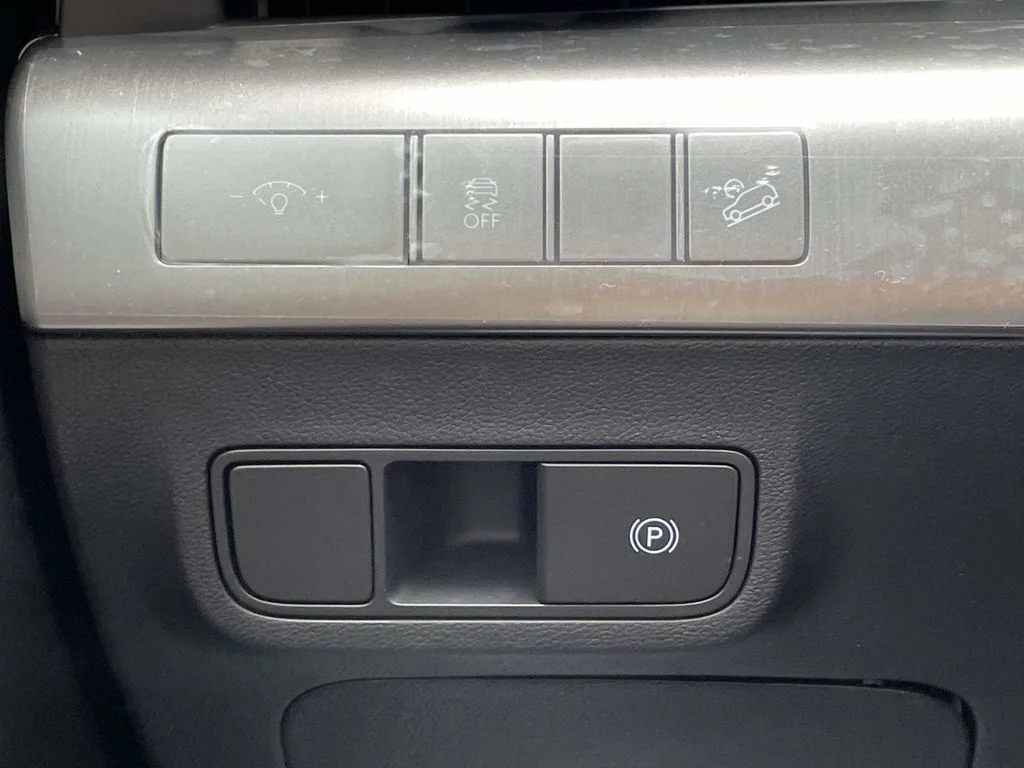 New 2026 White Hyundai SEL Premium image 17