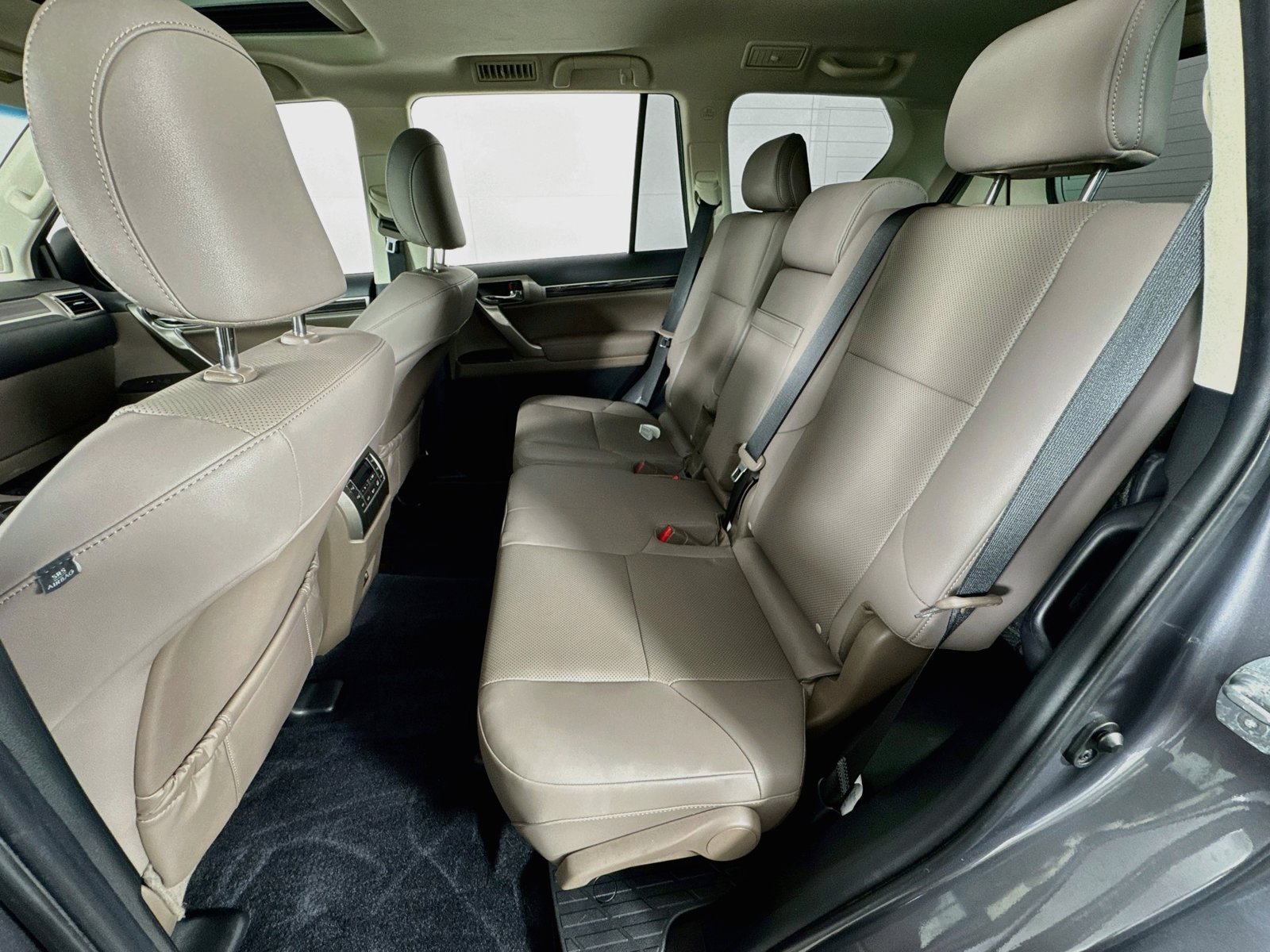 Used 2021 Gray Pearl Lexus 460 image 18