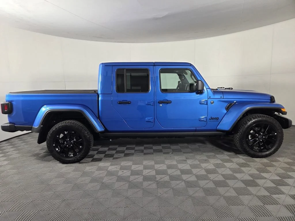 Used 2025 Hydro Blue Pearlcoat Jeep Nighthawk image 4