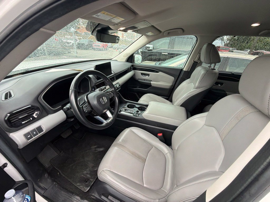 Used 2024 White Honda EX-L 8 Passenger image 3