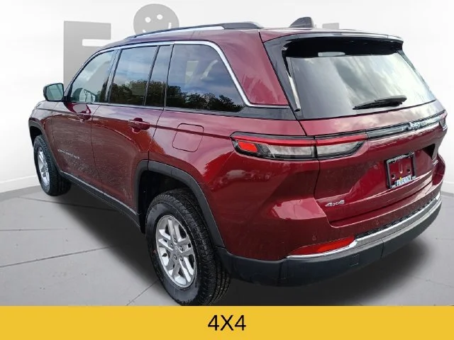 Used 2023 Red Jeep Laredo image 7