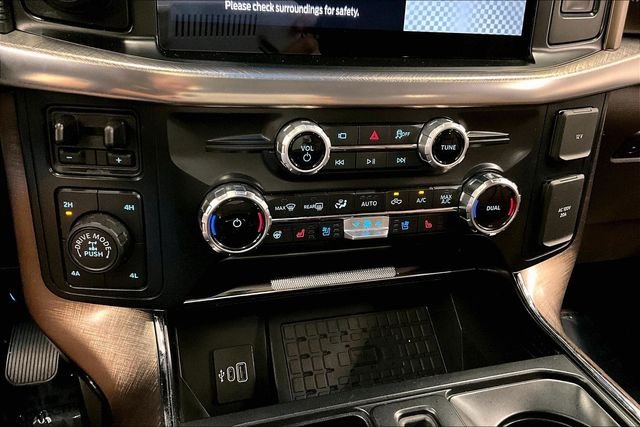 Used 2025 Agate Black Metallic Ford King Ranch image 32