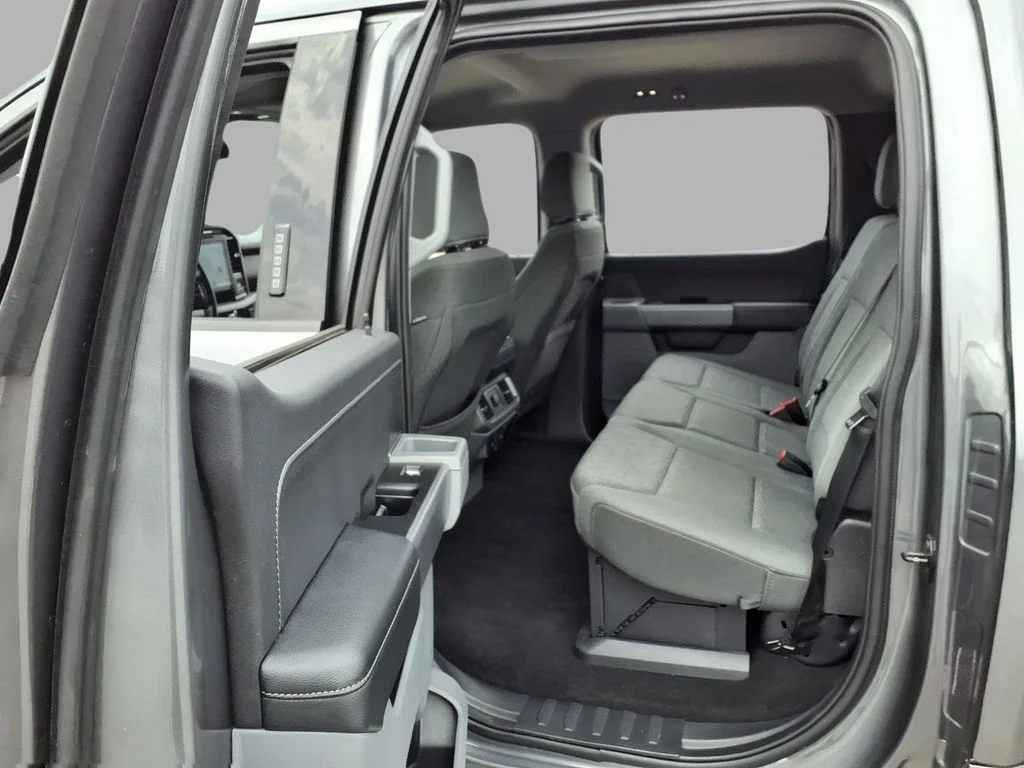 Used 2024 Gray Ford XLT image 24