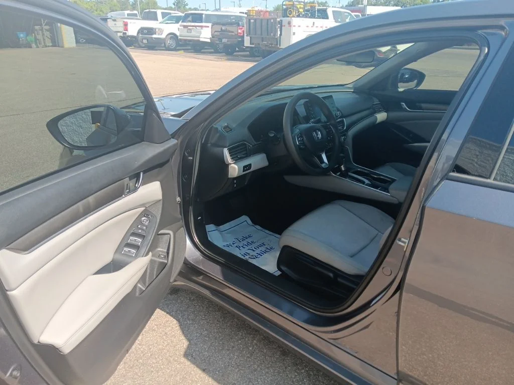 Used 2019 Modern Steel Metallic Honda LX image 11