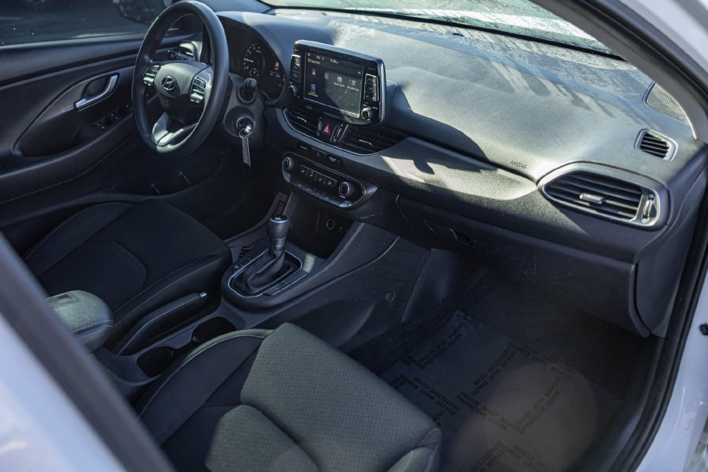 Used 2018 White Hyundai Base image 30