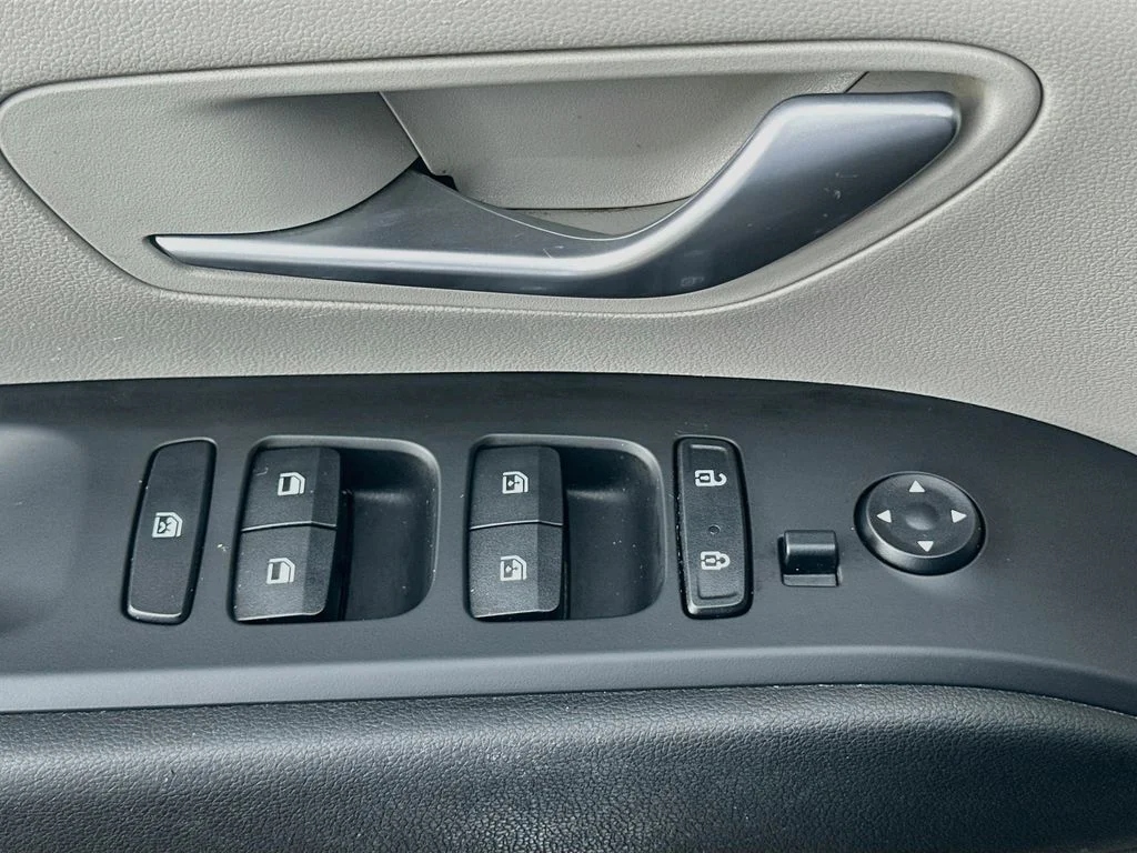 Used 2022 Gray Hyundai SEL image 17
