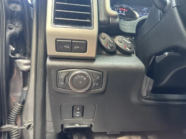 Used 2021 Gray Ford Lariat image 27