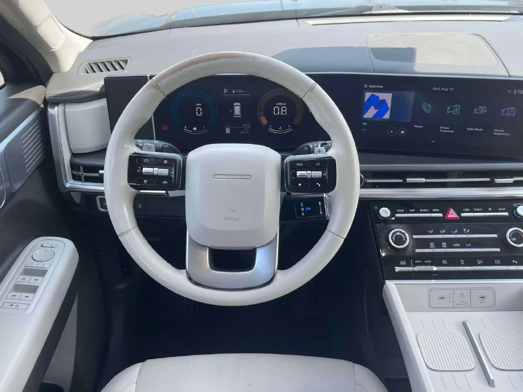 Certified Used 2024 Black Hyundai SE image 14
