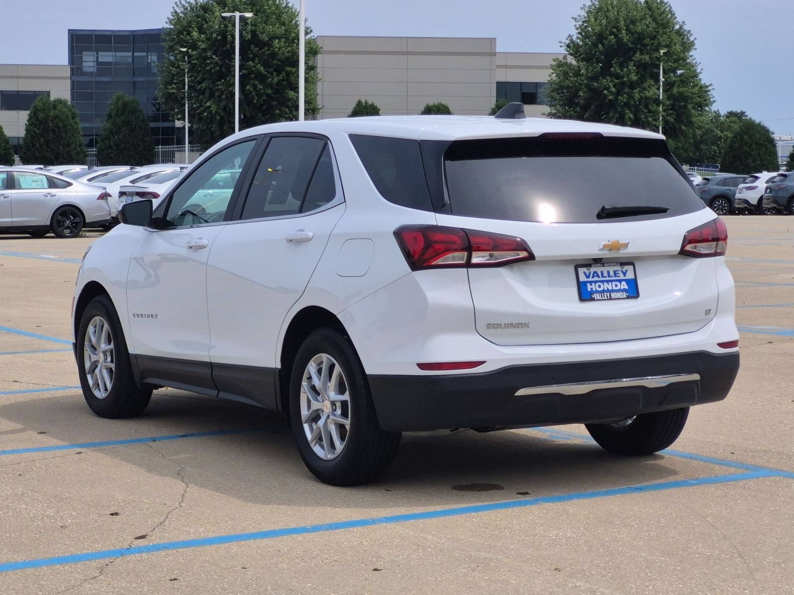 Used 2024 Summit White Chevrolet LT image 8