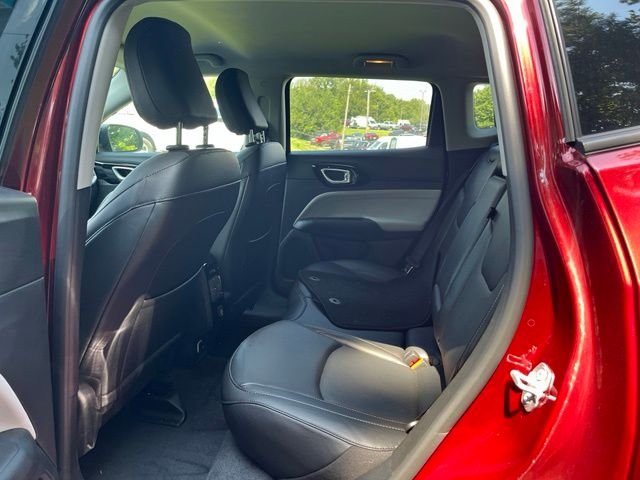 Used 2022 Velvet Jeep Limited image 11