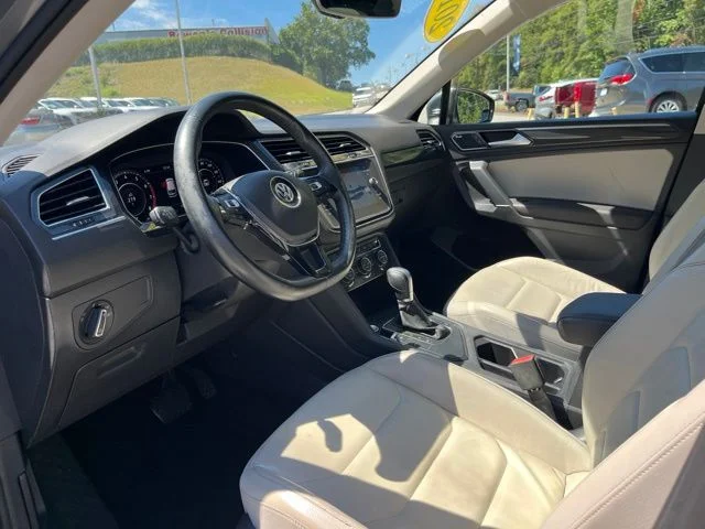 Used 2018 Gray Volkswagen 2.0T SEL Premium image 6