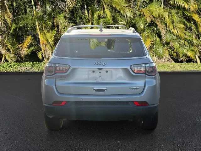 Used 2021 Silver Jeep Latitude image 7