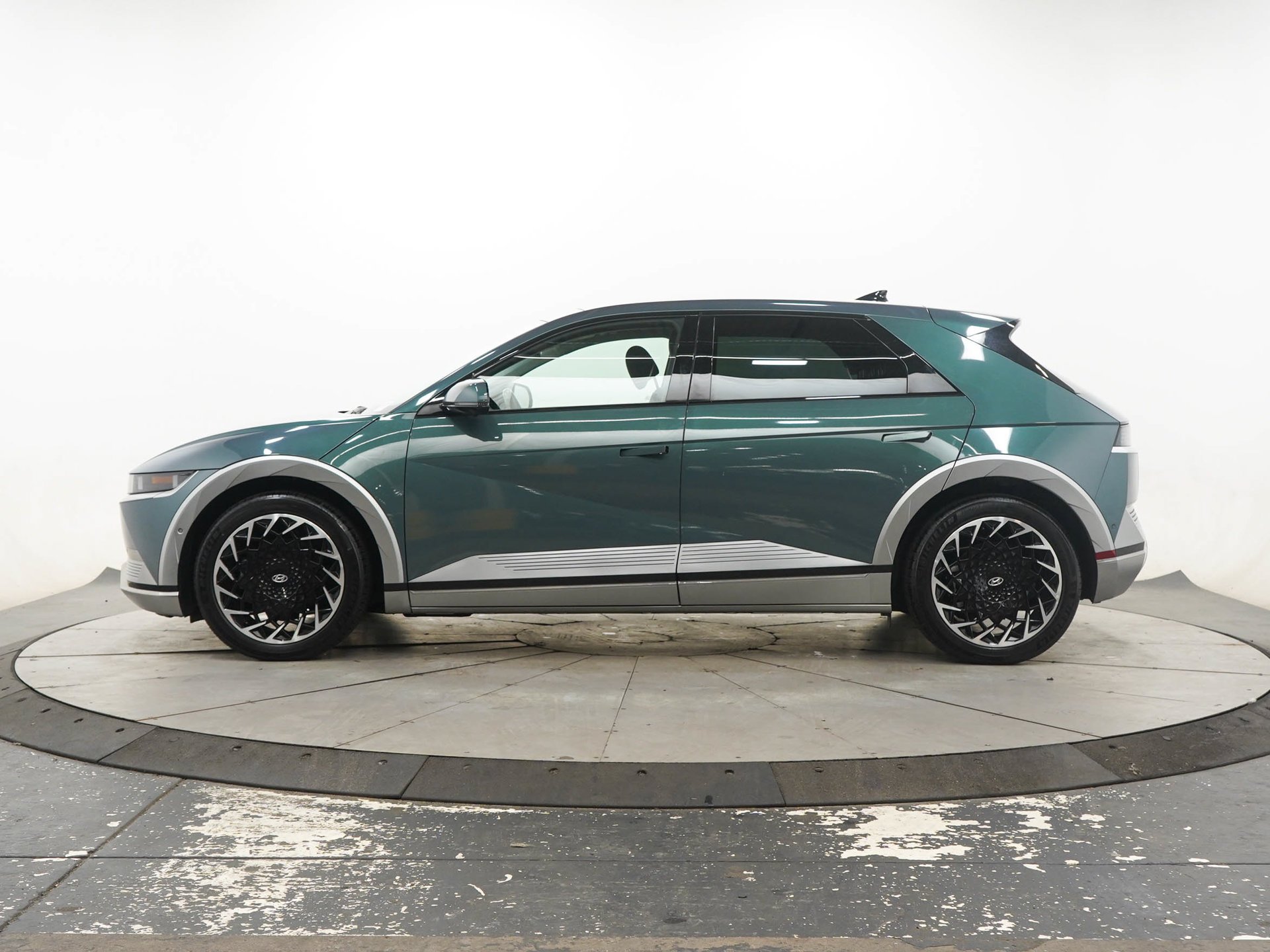 Certified 2024 Hyundai IONIQ 5 Limited with VIN KM8KRDDF8RU322925 for sale in Minneapolis, MN