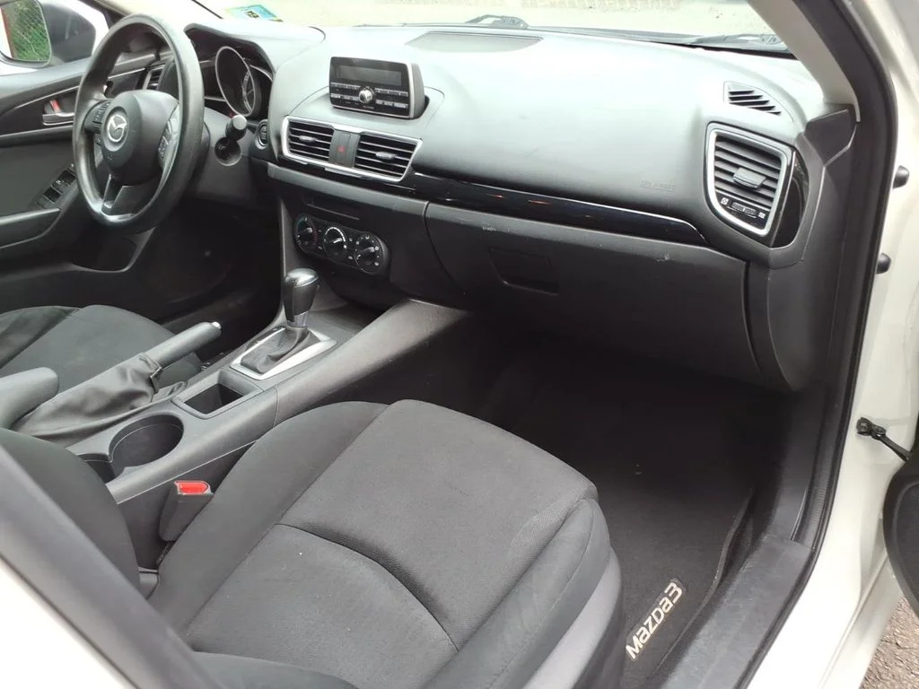 Used 2014 White Mazda i Sport image 9