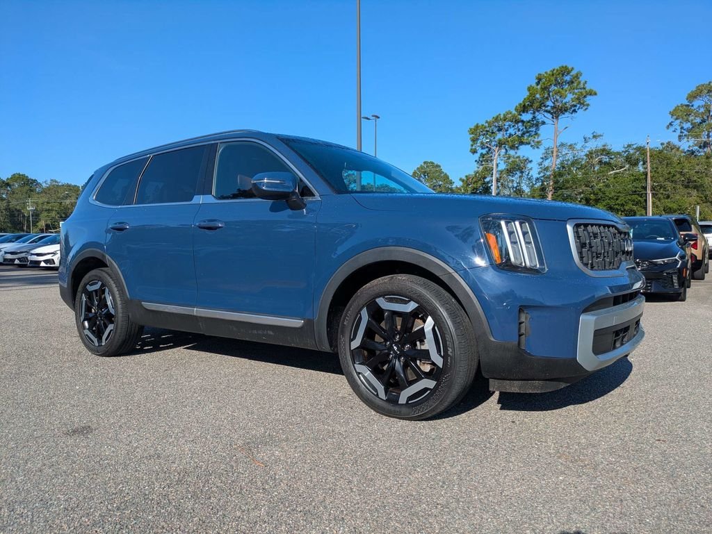 Used 2023 Black Kia EX image 2