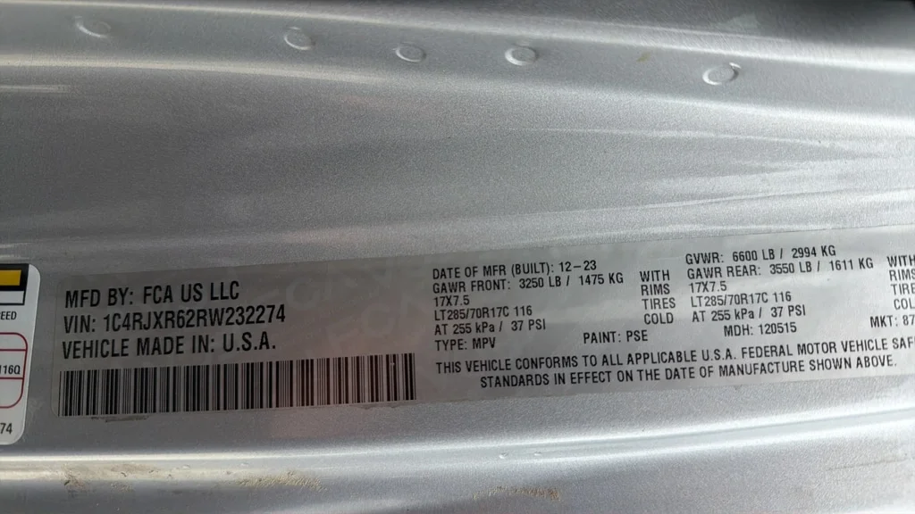 Used 2024 Silver Zynith Clearcoat Jeep Rubicon image 25