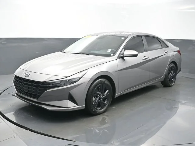 Used 2023 Silver Hyundai SEL image 3