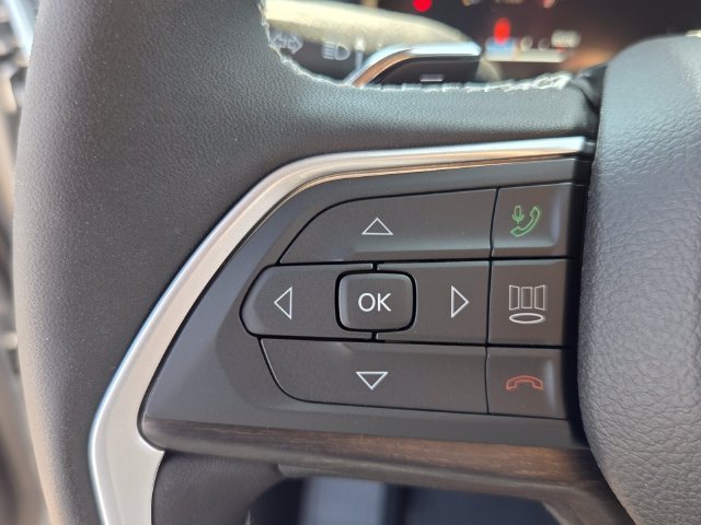 New 2026 Silver Zynith Exterior Paint Jeep Laredo Altitude image 19