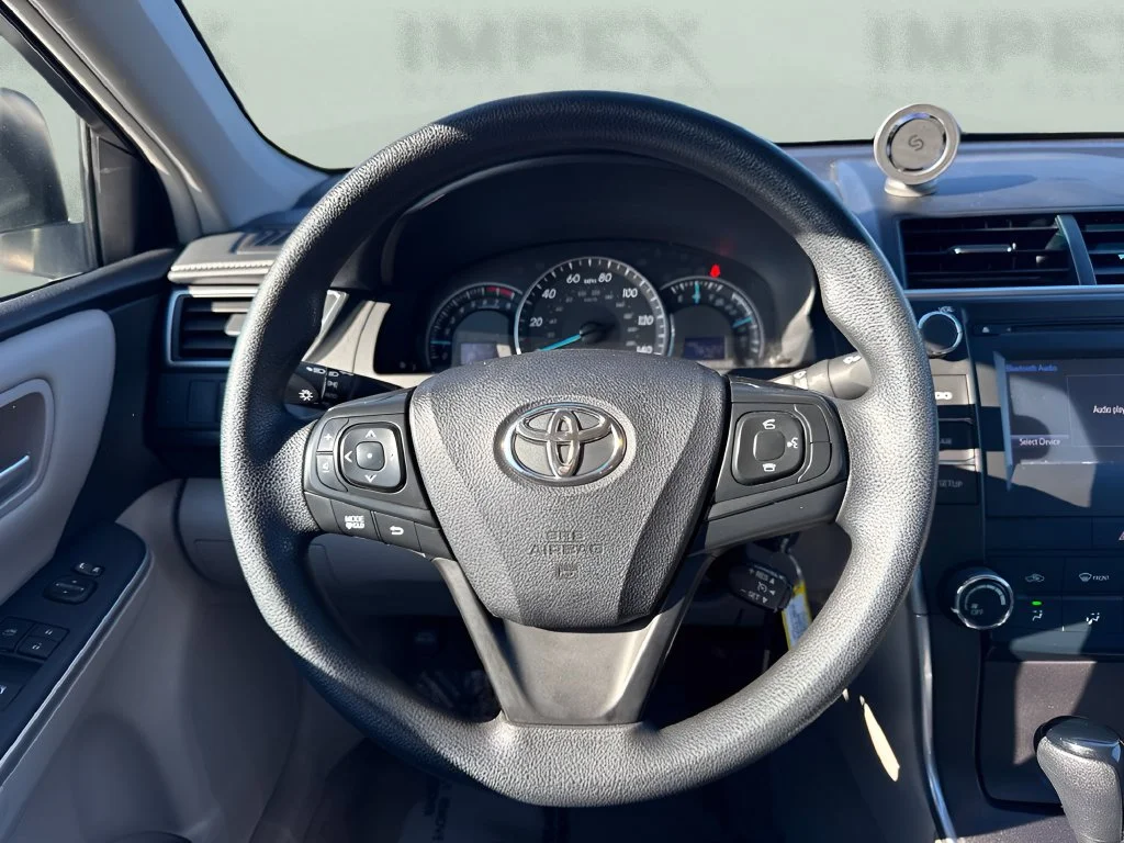 Used 2015 White Toyota LE image 13