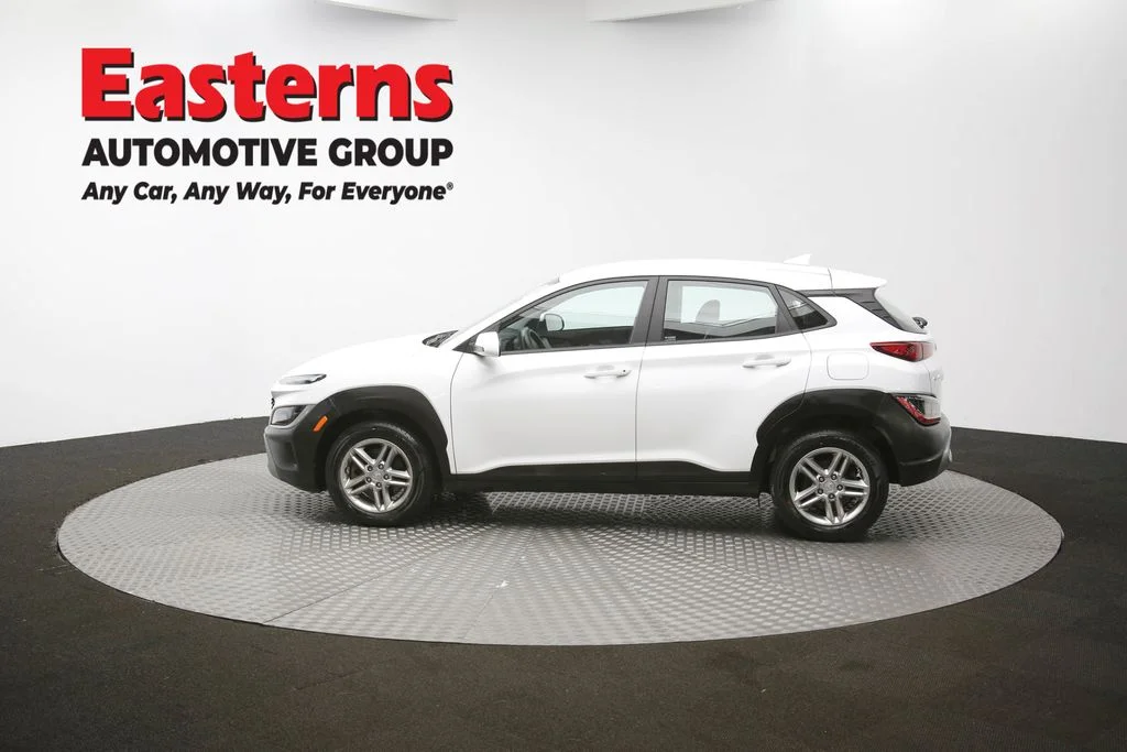 Used 2022 White Hyundai SE image 57