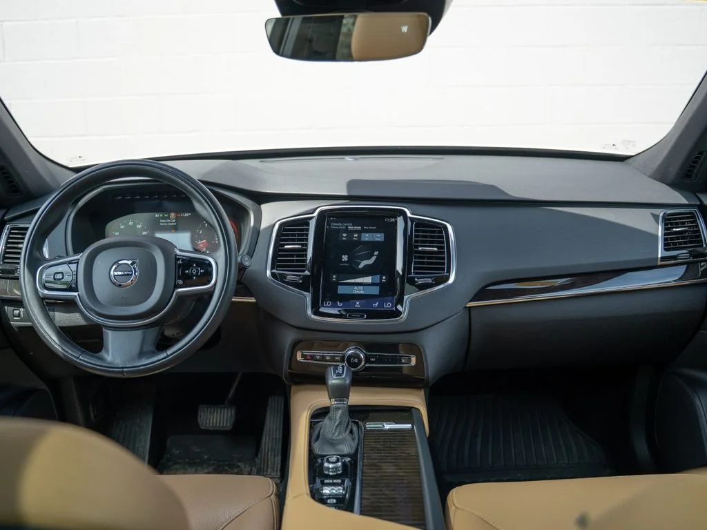 Used 2018 White Volvo T6 Momentum image 21